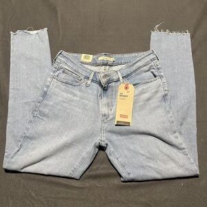 WOMEN'S LEVI JEANS 711 Size 30 x 30 Skinny Mid Rise Stretch Distressed NWT